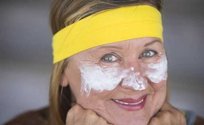 Как правильно использовать увлажняющие маски для лица после 55 лет?